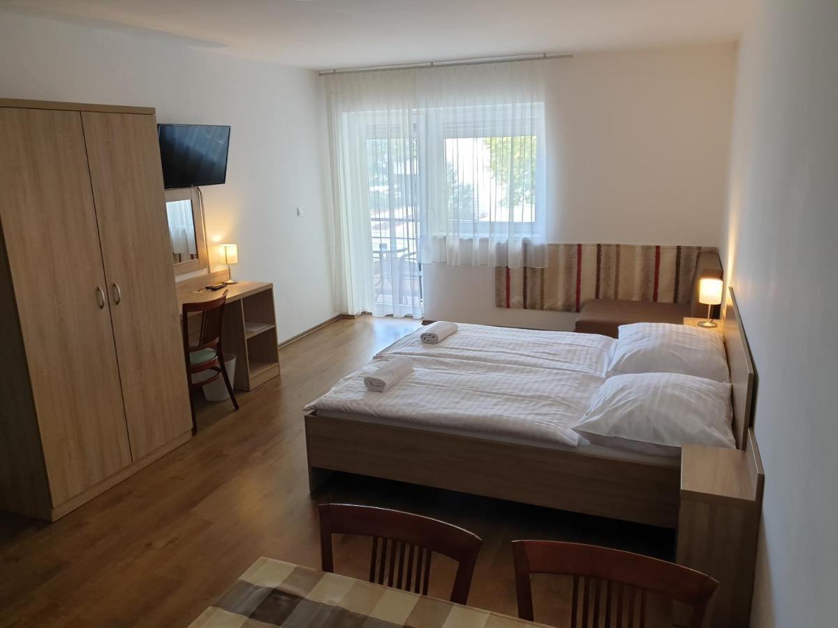 Adam Apartmanhaz Siofok Bagian luar foto