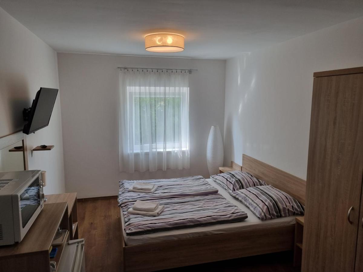 Adam Apartmanhaz Siofok Bagian luar foto