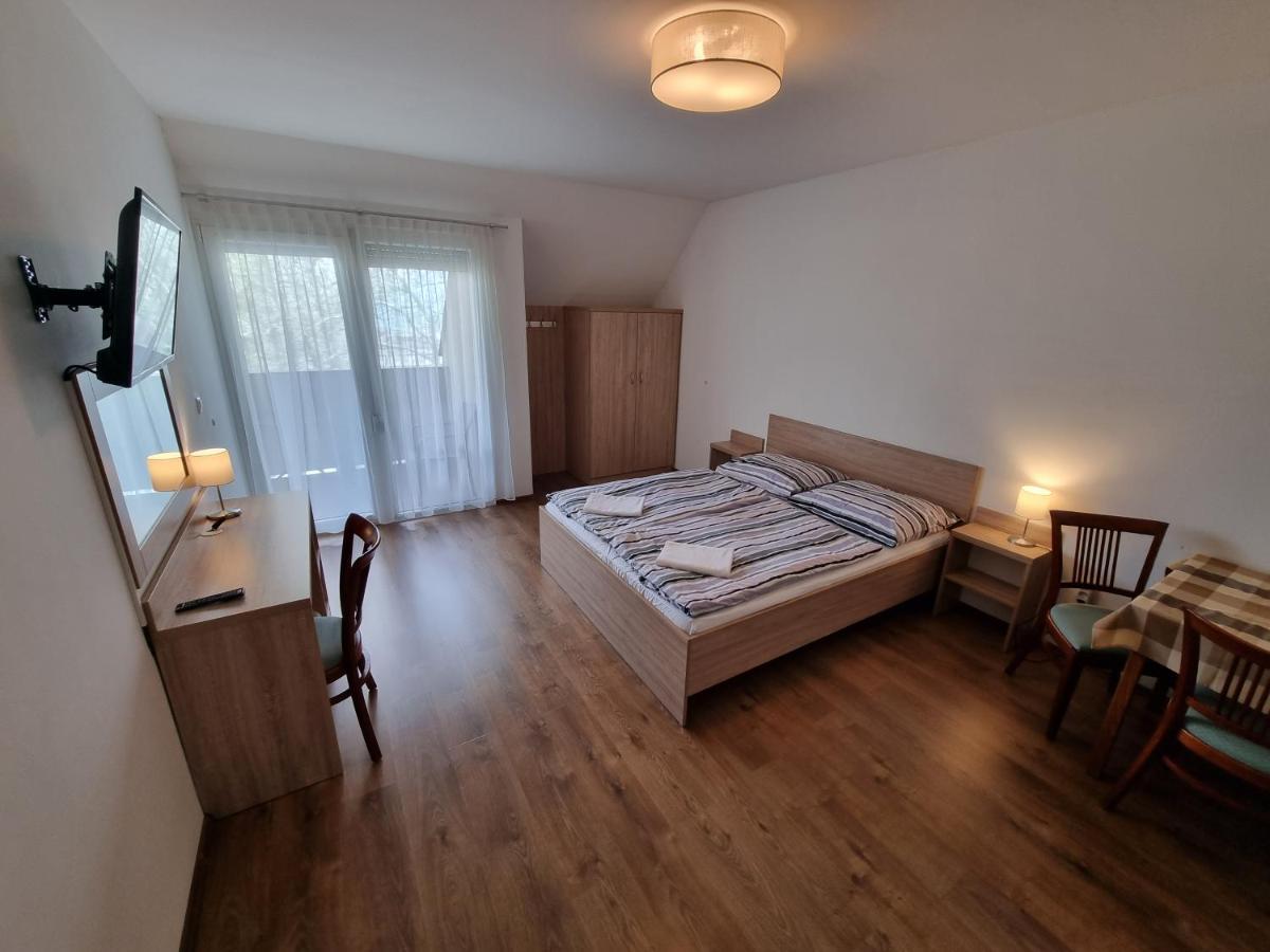Adam Apartmanhaz Siofok Bagian luar foto