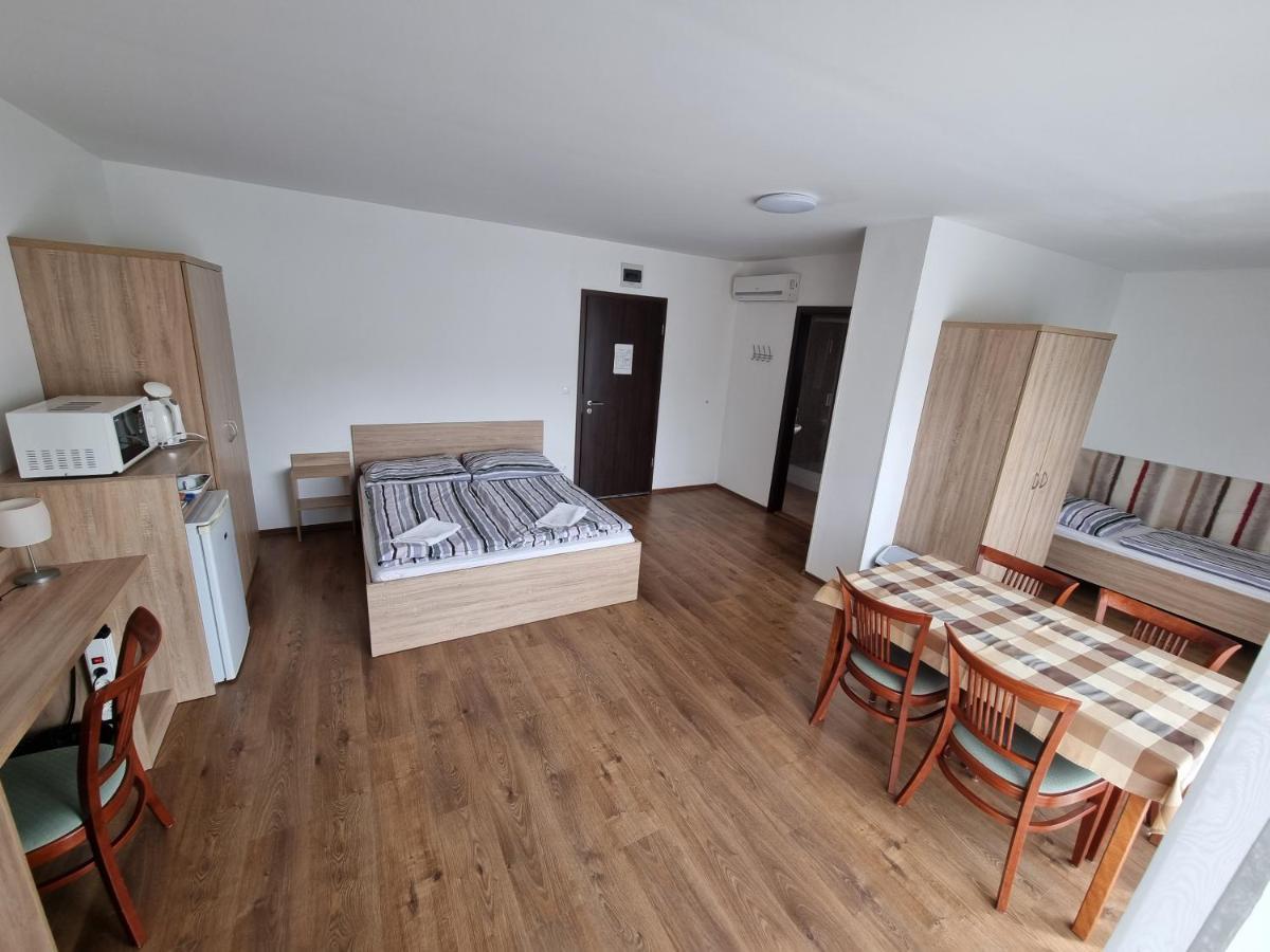Adam Apartmanhaz Siofok Bagian luar foto