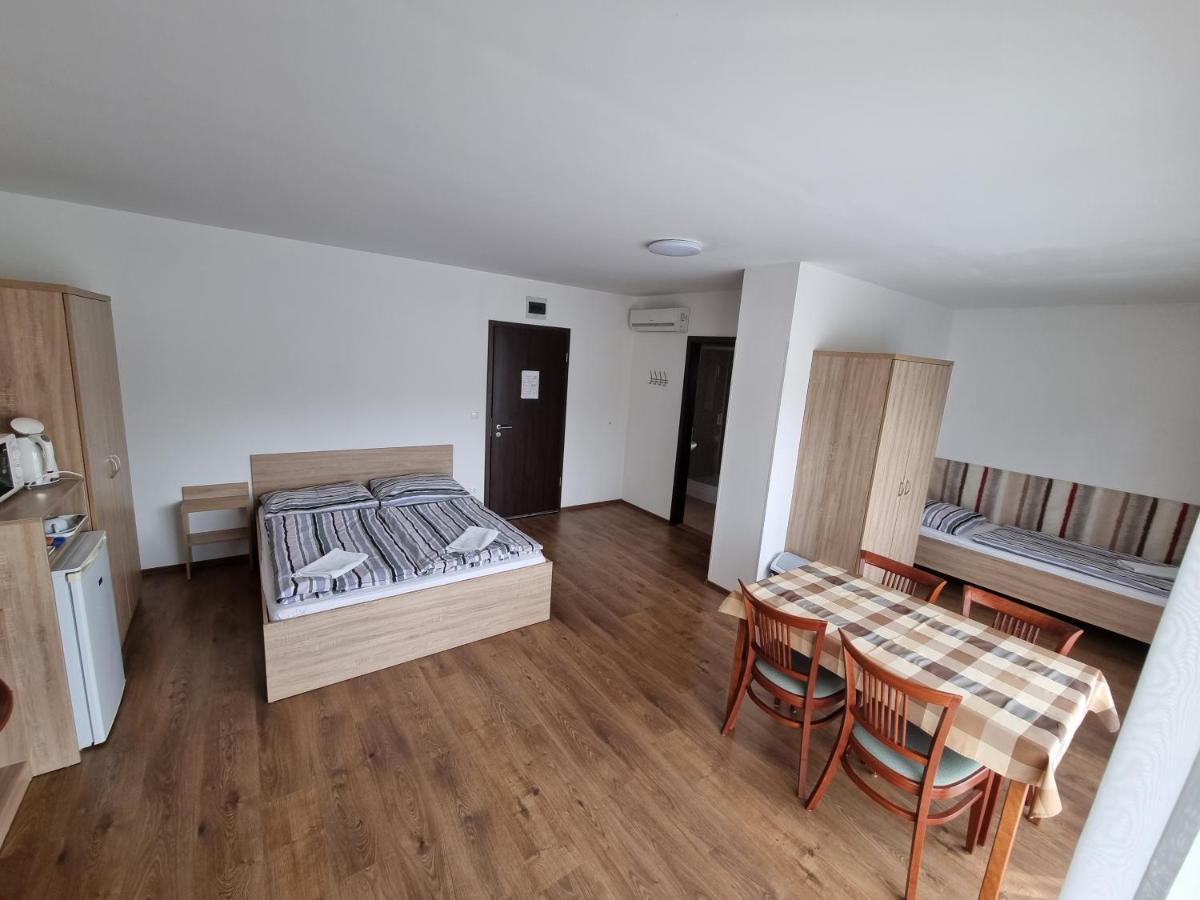 Adam Apartmanhaz Siofok Ruang foto