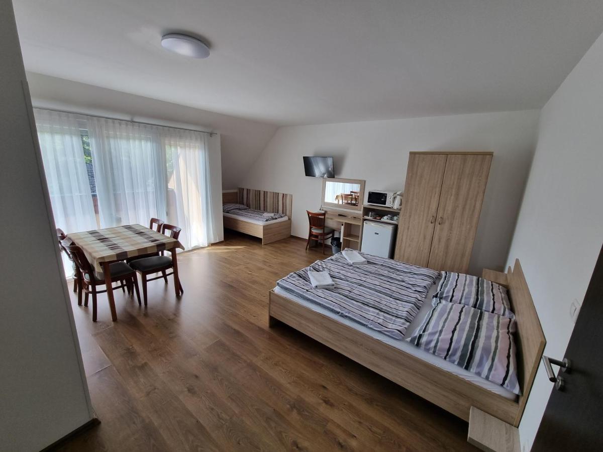 Adam Apartmanhaz Siofok Bagian luar foto
