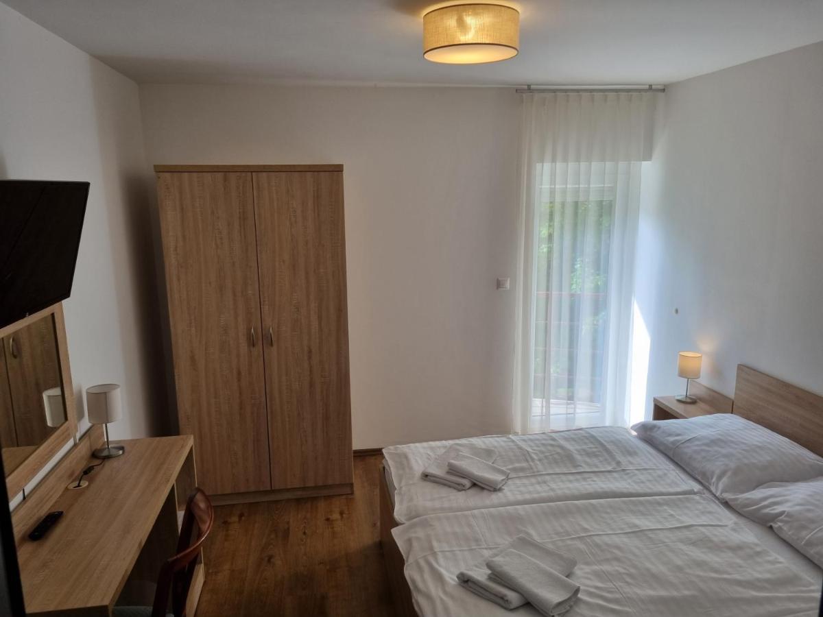 Adam Apartmanhaz Siofok Bagian luar foto