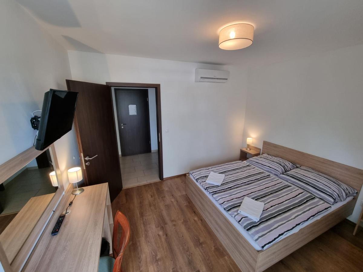 Adam Apartmanhaz Siofok Bagian luar foto