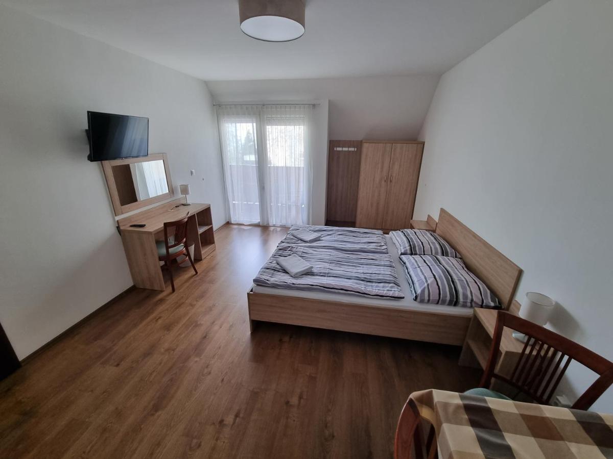 Adam Apartmanhaz Siofok Bagian luar foto