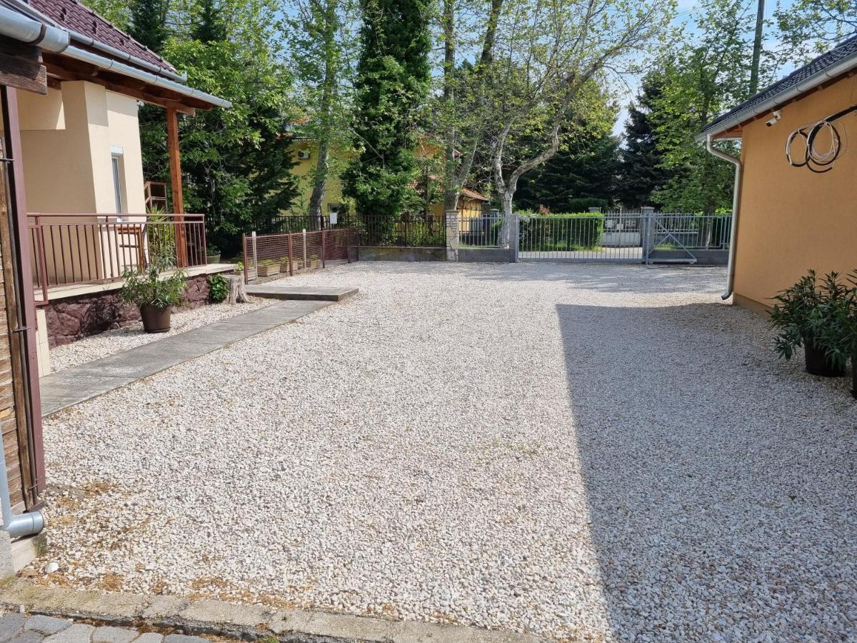 Adam Apartmanhaz Siofok Bagian luar foto