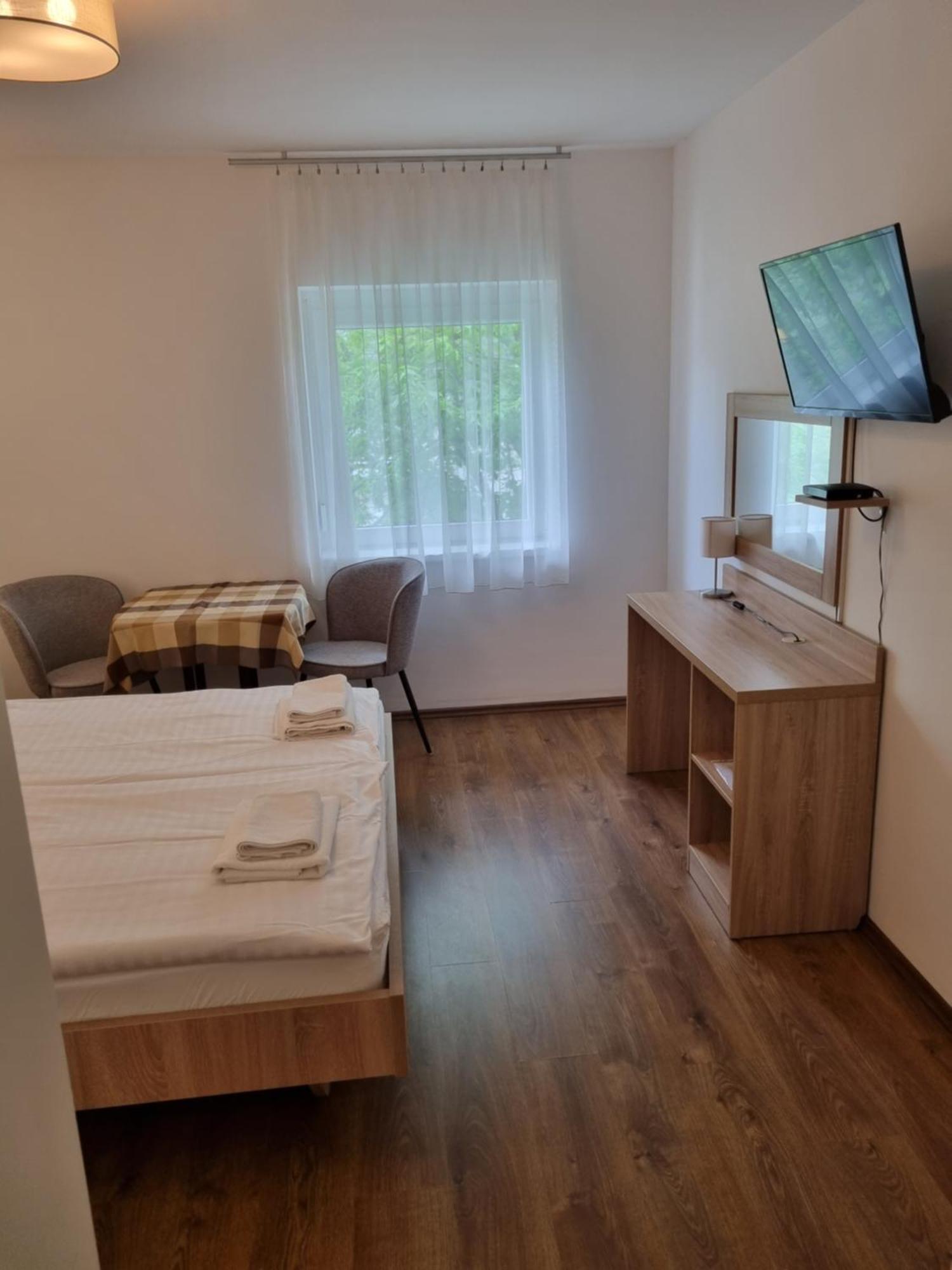 Adam Apartmanhaz Siofok Ruang foto