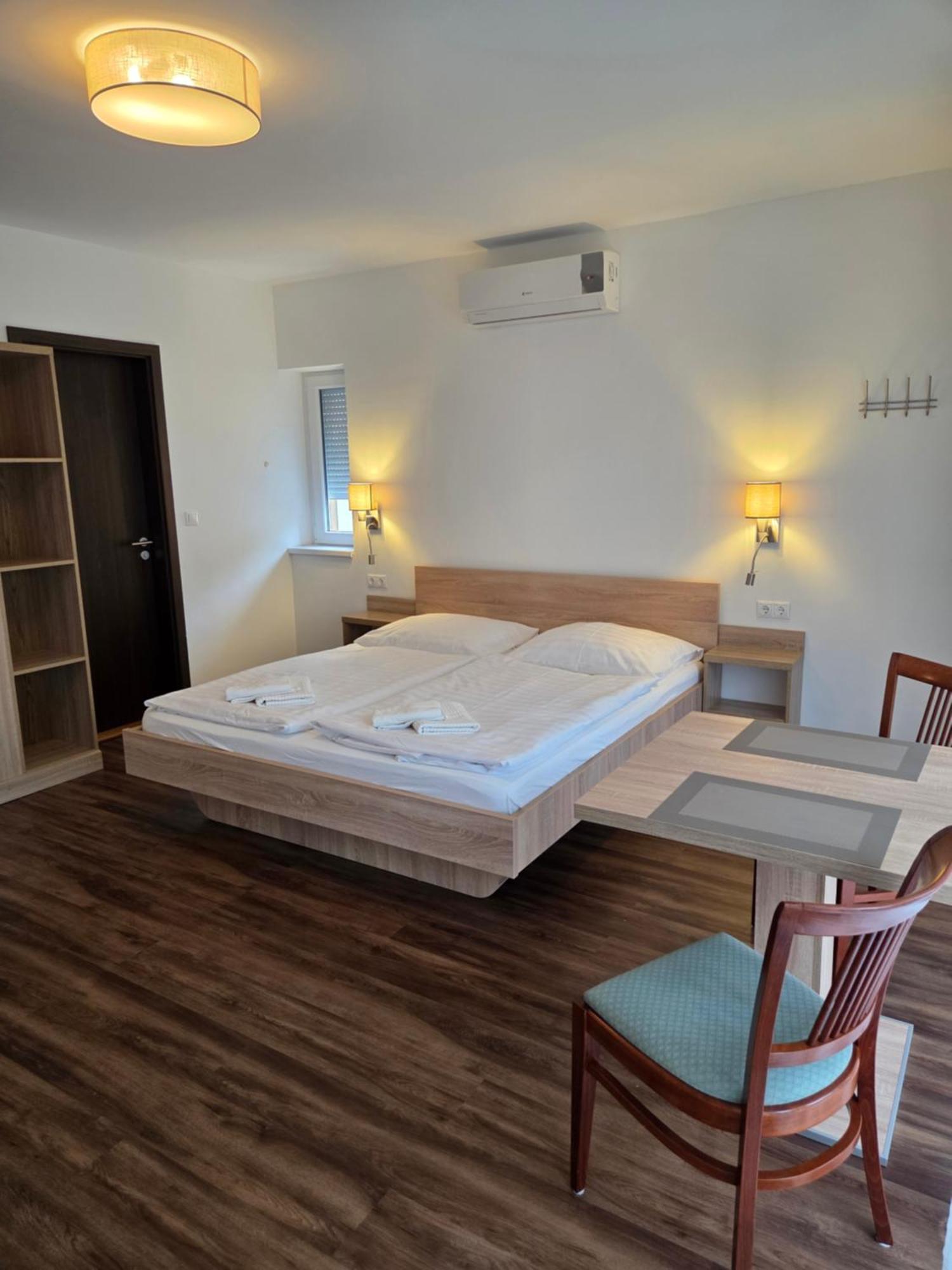 Adam Apartmanhaz Siofok Bagian luar foto