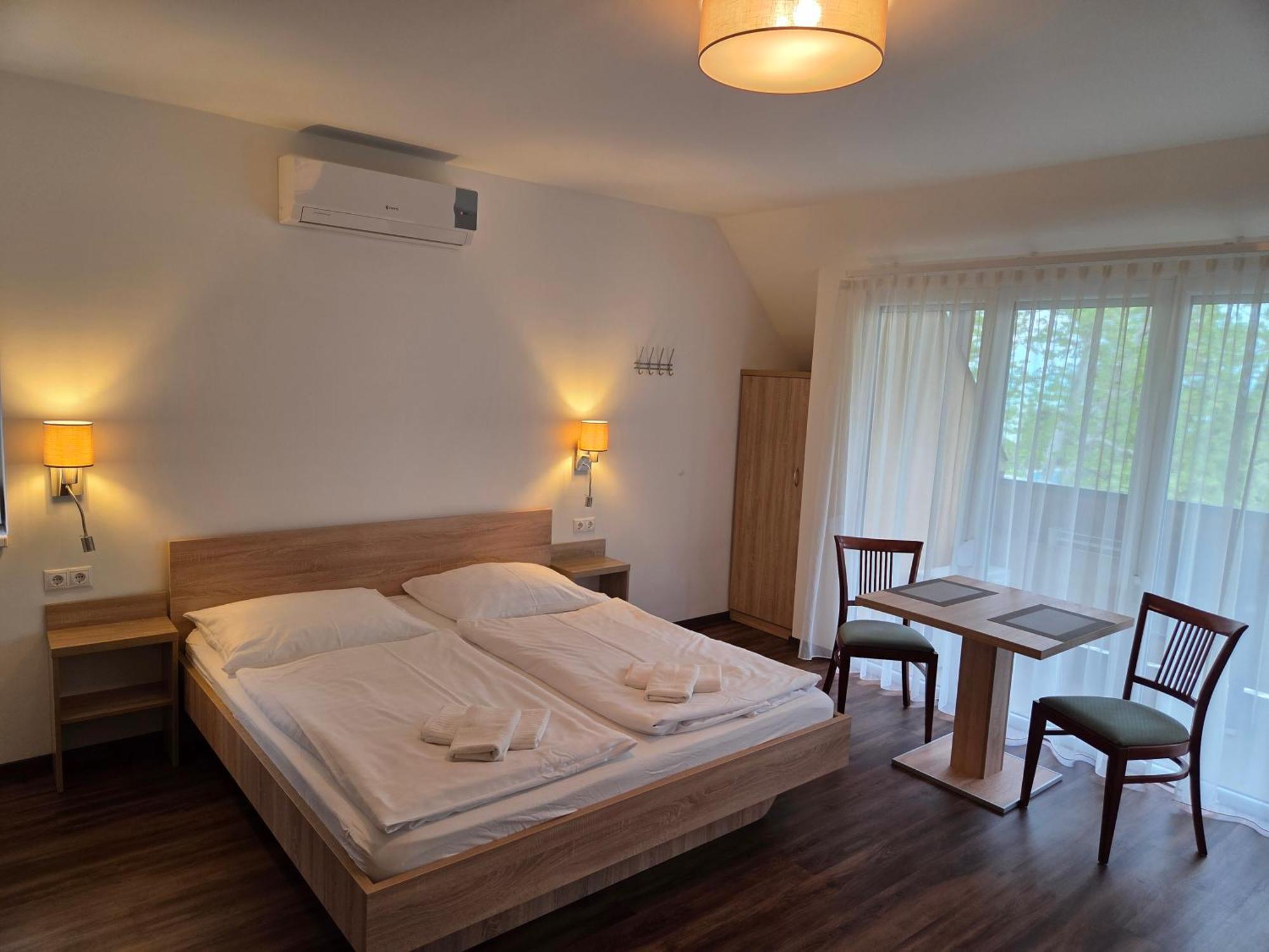 Adam Apartmanhaz Siofok Bagian luar foto