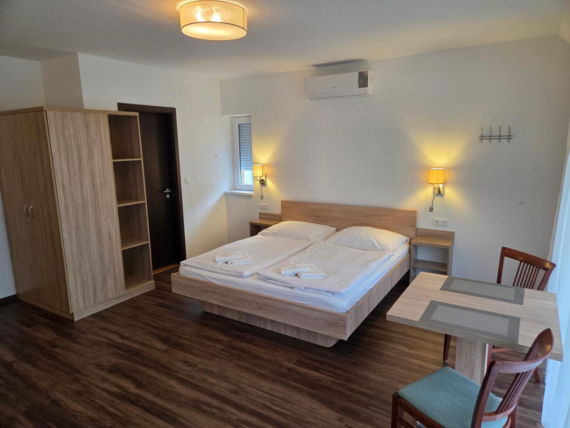 Adam Apartmanhaz Siofok Bagian luar foto