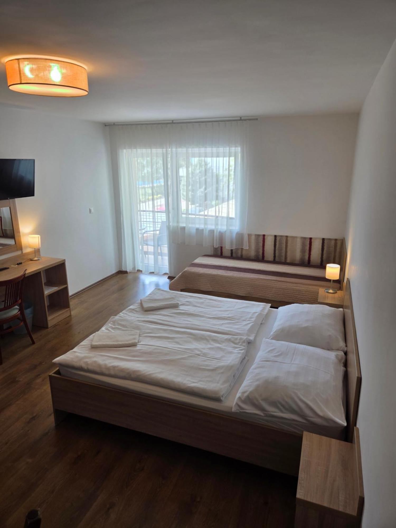 Adam Apartmanhaz Siofok Bagian luar foto