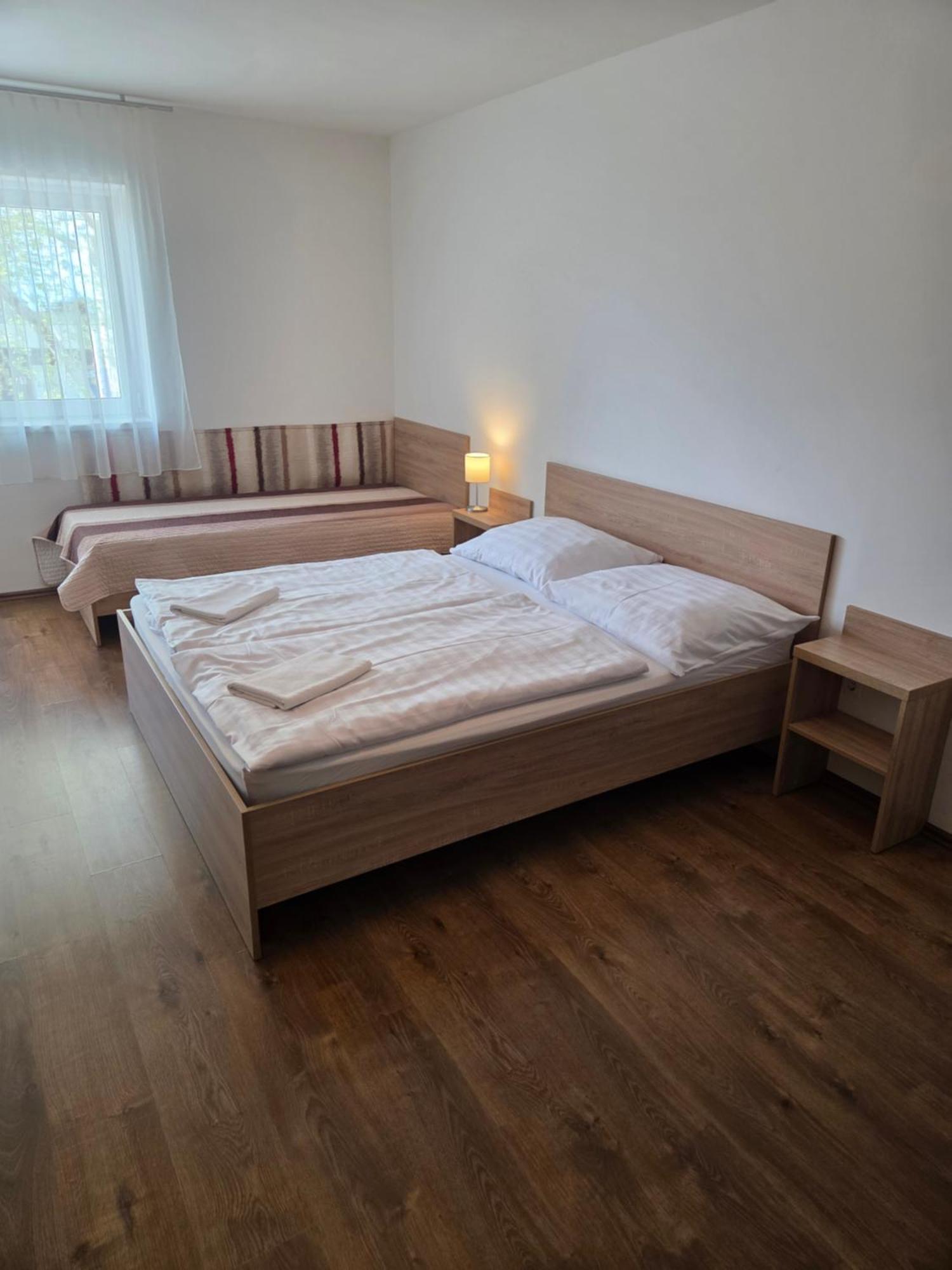 Adam Apartmanhaz Siofok Bagian luar foto