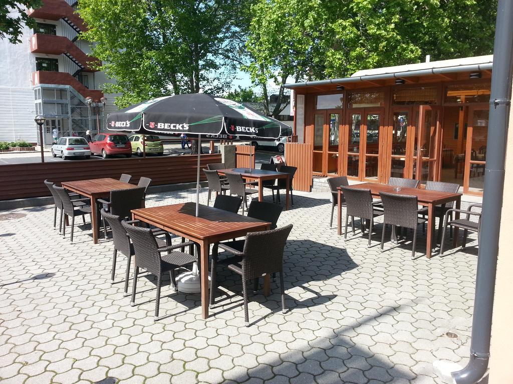 Adam Apartmanhaz Siofok Bagian luar foto